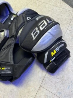 Demo Bauer Supreme M5 Pro Shoulder Pads Junior Medium -Crows Sports Hockey 0B66DB8F 476B 4998 8BCF ACAB183E4769
