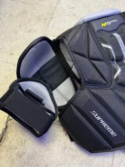 Demo Bauer Supreme M5 Pro Shoulder Pads Junior Medium -Crows Sports Hockey BC6F1A32 AEC5 4CFF 9DA1 7CE17F6D7AB2