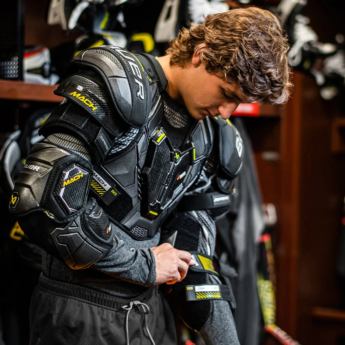 Bauer Supreme MACH Elbow Senior 3 Bauer Supreme MACH Elbow Senior - Image 3